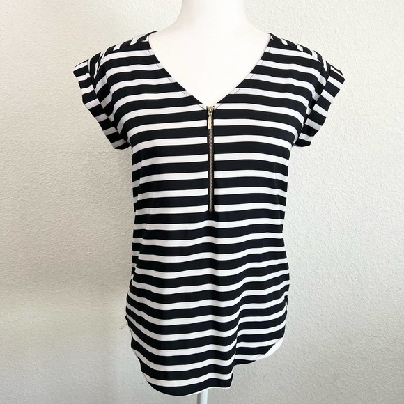 Express Factory Black White Stripe Relaxed Fit Short Sleeve Zip Front Blouse XS - Picture 1 of 7